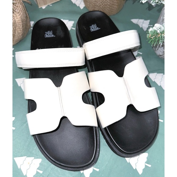 Wild Fable slide sandals in white - Picture 5 of 6